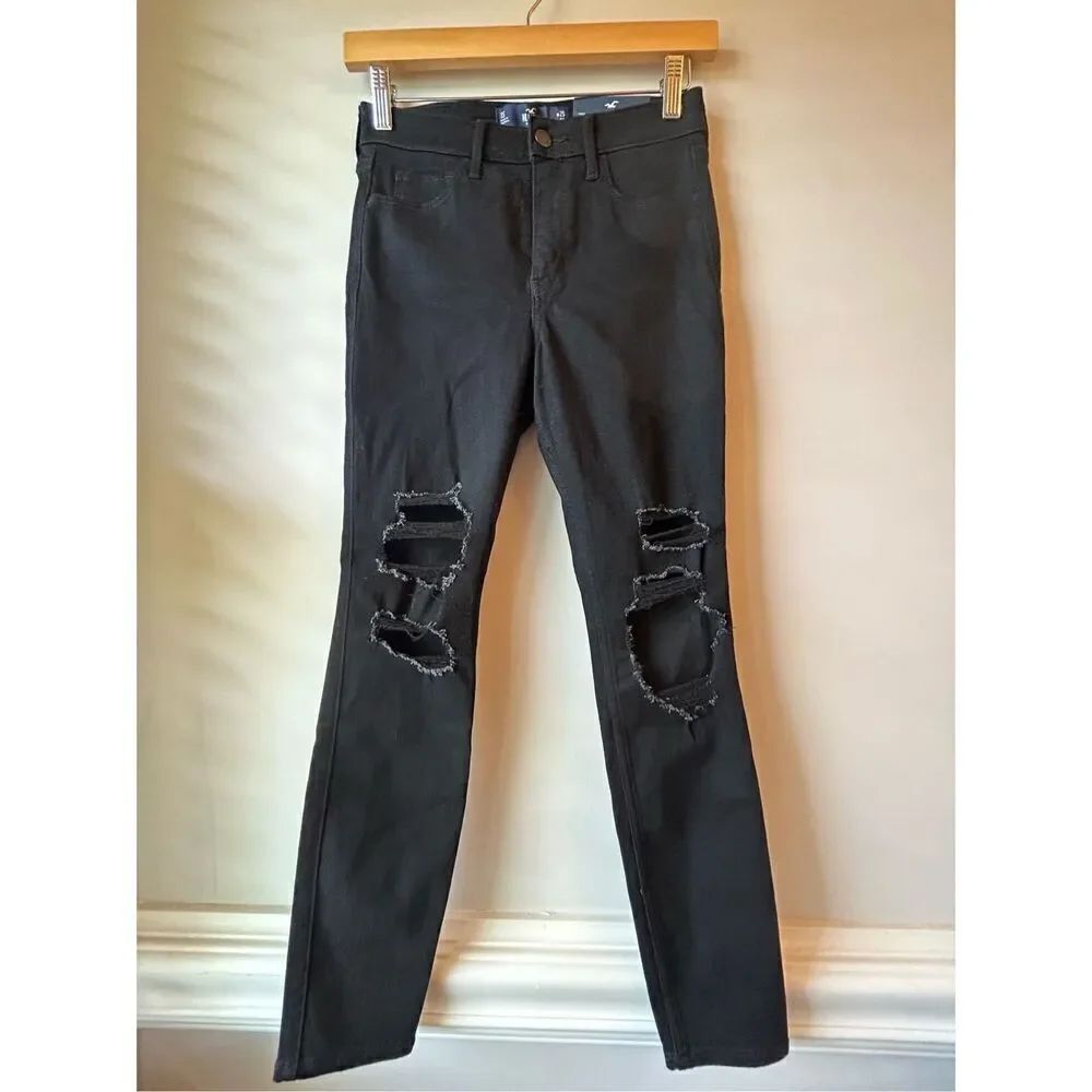 NWT! Hollister High-rise super skinny with Distress size 25 x 26